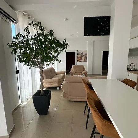 Andrea Apartment *